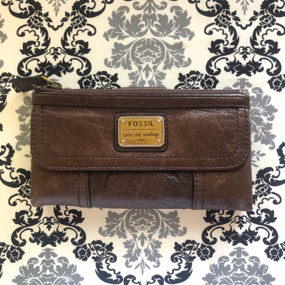 FOSSIL|🦋 NWT leather wallet!